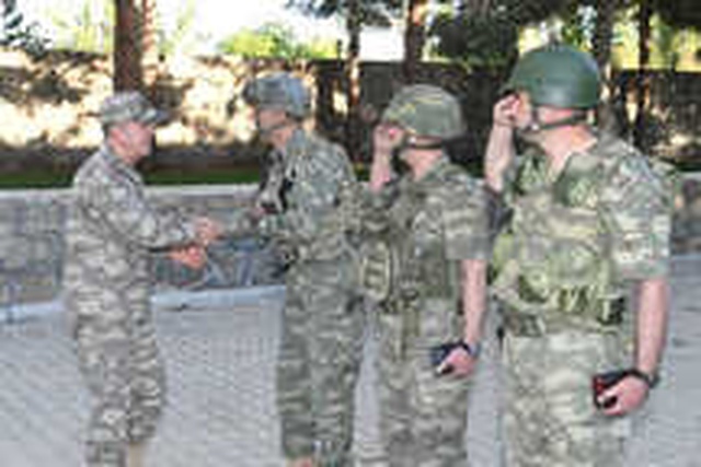 Orgeneral Akar, Hakkari'de Birlikleri Denetledi, Mehmetçik İle İftar Yaptı