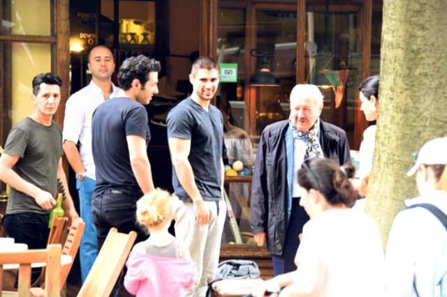 İdil Fırat'la Kahvaltı Yapan Mert Fırat, Hesap Gelince Lavaboda Kaçtı