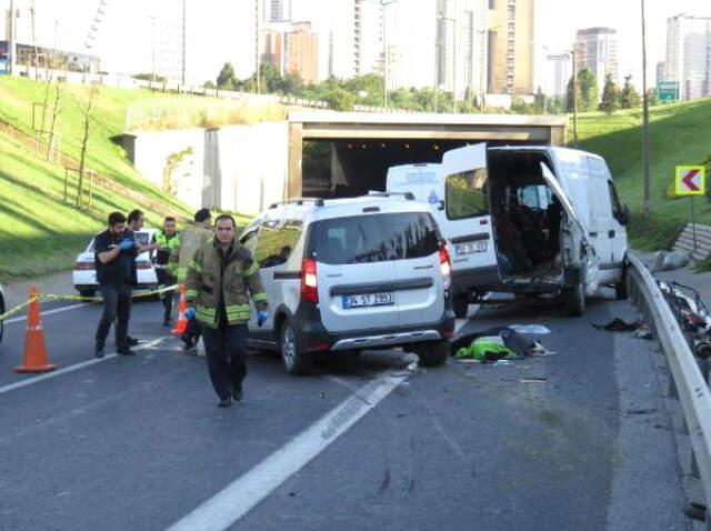 Mesai Bitiminde Evlerine Dönen İşçileri, Ticari Araç Biçti: 2 Ölü, 5 Yaralı