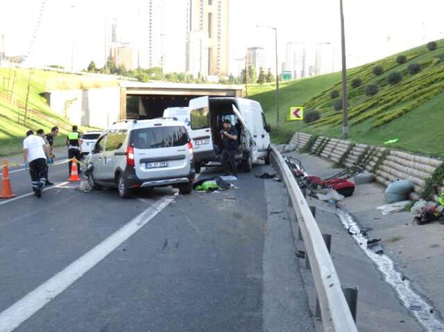 Mesai Bitiminde Evlerine Dönen İşçileri, Ticari Araç Biçti: 2 Ölü, 5 Yaralı