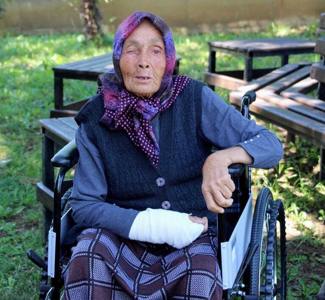 Dilenmediği İçin Oğlu ve Gelini Tarafından Dövülen Yaşlı Kadına Devlet Sahip Çıktı