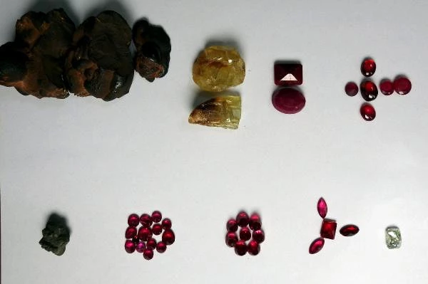 Gaziantep Havalimanı'nda 2 Milyon Liralık Mücevher Ele Geçirildi