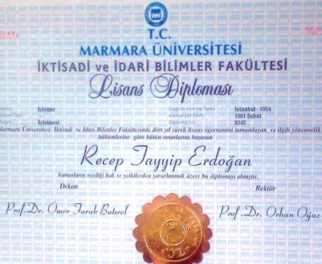 Nagehan Alçı, Köşesinden Cumhurbaşkanı Erdoğan'ın Diplomasını Paylaştı