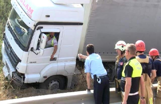 3. Köprü Yolunda Ekiplere Bıçakla Direnen TIR Sürücüsü 2 Saatte İkna Edildi