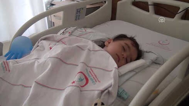 3 Yaşındaki Çocuk 4'üncü Kattan Aşağı Düştü, Burnu Bile Kanamadı! Mucize Kurtuluş Kamerada