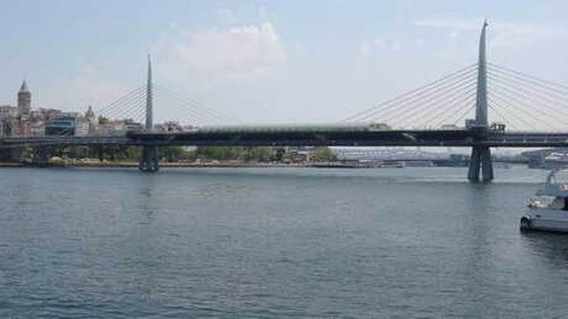 Arkadaşıyla İddiaya Giren Genç Köprüden Denize Atladı!