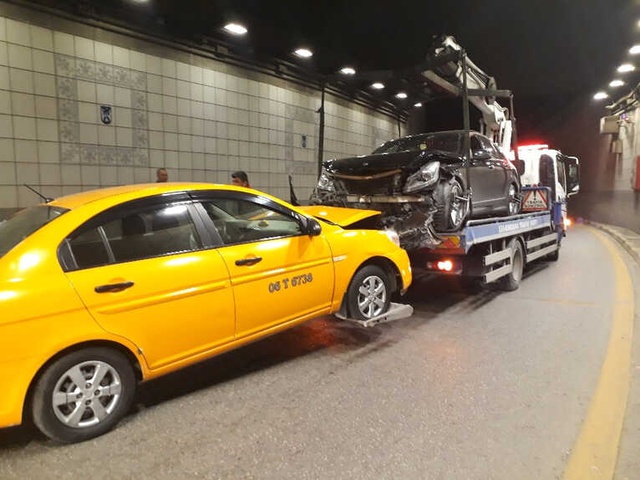Sürücü Tünele Tersten Girince Kaza Kaçınılmaz Oldu
