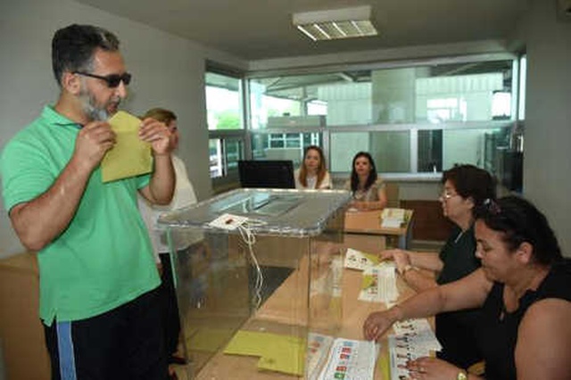Gurbetçi Çift 6 Saatlik Bekleyişin Ardından Kapıkule'deki İlk Oyu Attı