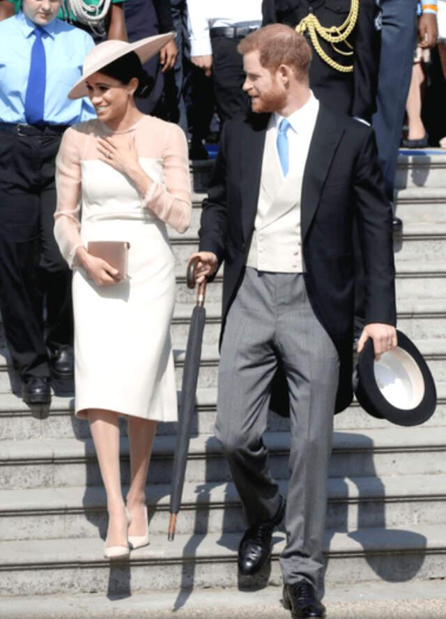 Kraliçe Elizabeth, Kate Middleton'ın Binmesine İzin Vermediği Trenine Meghan Markle'ı Alıyor