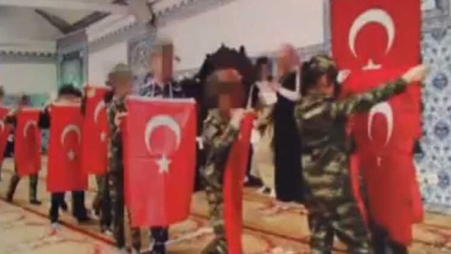 7 Camiyi Kapatma Kararı Alan Avusturya, İmamlarını da Sınır Dışı Edecek