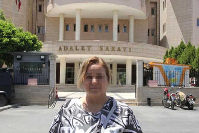 Dünürünü Kuma Almak İsteyen Adam Karşı Çıkan Eşini Parke Taşıyla Dövdü!