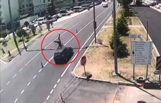Otomobilin Çarptığı Uzman Çavuş Havada Taklalar Attı! Dehşet Anları Kamerada