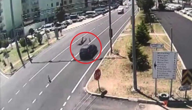 Otomobilin Çarptığı Uzman Çavuş Havada Taklalar Attı! Dehşet Anları Kamerada