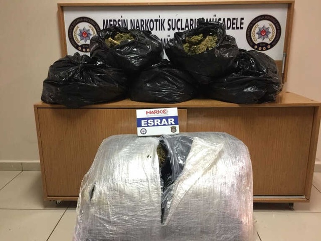 69 Kilo Esrar Taşıyan Uyuşturucu Taciri, Polisten Kaçarken Su Kanalına Düştü