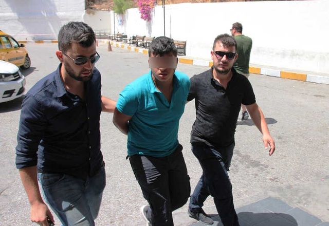 Genç Adam Sigara Yüzünden Tartıştığı İmamı Bıçakladı