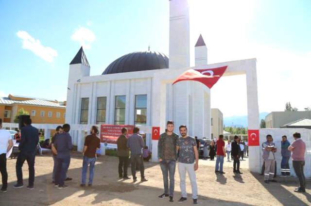 Nusret Gökçe, Köyünde Yaptırdığı ve Anne-Babasının İsmini Verdiği Külliyenin Açılışını Yaptı