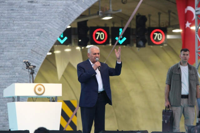 İzmir-Manisa Arasını 15 Dakikaya İndiren Sabuncubeli Tüneli Ulaşıma Açıldı