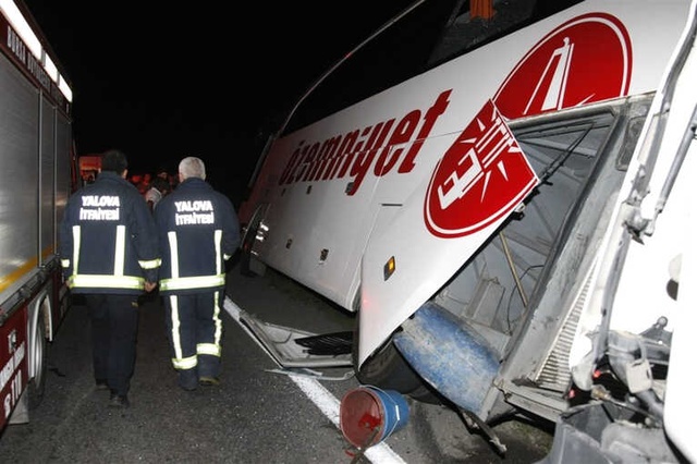 Otobanda Arıza Yapan Yolcu Otobüsüne TIR Arkadan Çarptı: 2 Ölü