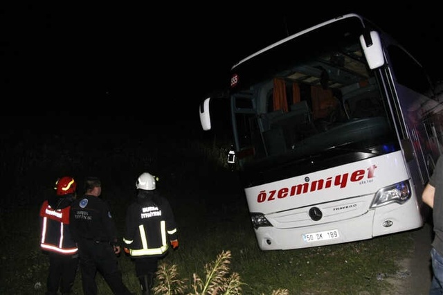 Otobanda Arıza Yapan Yolcu Otobüsüne TIR Arkadan Çarptı: 2 Ölü