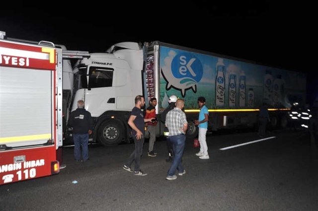 Otobanda Arıza Yapan Yolcu Otobüsüne TIR Arkadan Çarptı: 2 Ölü