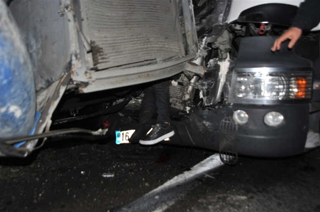 Otobanda Arıza Yapan Yolcu Otobüsüne TIR Arkadan Çarptı: 2 Ölü