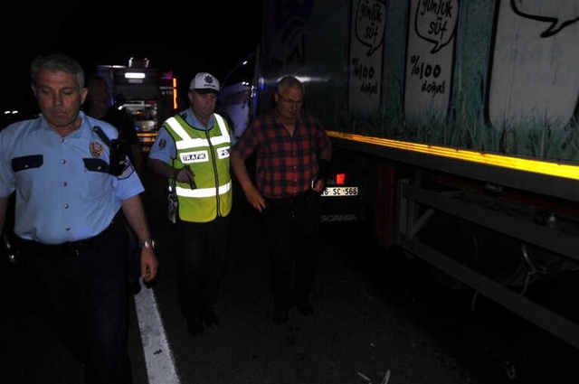 Otobanda Arıza Yapan Yolcu Otobüsüne TIR Arkadan Çarptı: 2 Ölü