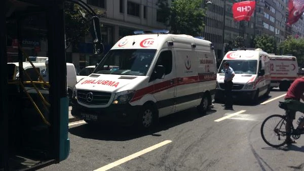 Şişli'de Yürekleri Ağza Getiren Kaza! Üç Halk Otobüsü Çapıştı