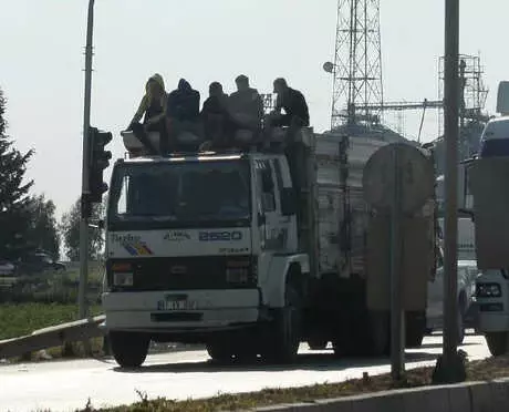 Tarım İşçilerinin Tehlikeli Yolculuğu Görenleri Hayrete Düşürdü