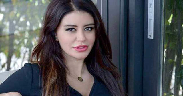 Ünlü Şarkıcı Ebru Polat 