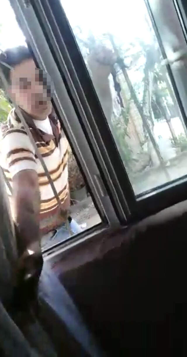 12 Yaşındaki Çocuğun Kapısına Dayanan Sapık, Pencereleri Zorlayıp Cinsel Organını Gösterdi 12 Yaşındaki Çocuğun Kapısına Dayanan Sapık, Pencereleri Zorlayıp Cinsel Organını Gösterdi