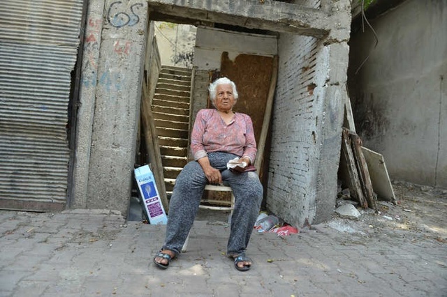 90 Yaşındaki Kadın, Tek Geliri Olan Yaşlılık Maaşını Torunu Çalınca, Gözyaşlarına Boğuldu