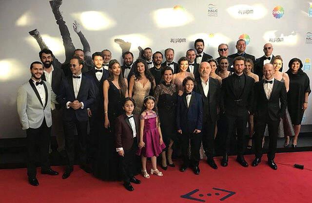 Çukur Dizisinin Sezon Finali <a class='keyword-sd' href='/hollywood/' title='Hollywood'>Hollywood</a> Galalarını Aratmadı!