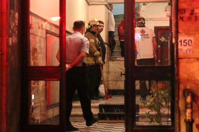 Ek Bilgilerle) Fatih'teki Vahşetin Sırrı Çözüldü Arkadaşlarının Cesedini Önce Bavula Sonra Çamaşır Makinesine Yerleştirip Üzerini Alçıpanla Kapatmışlar