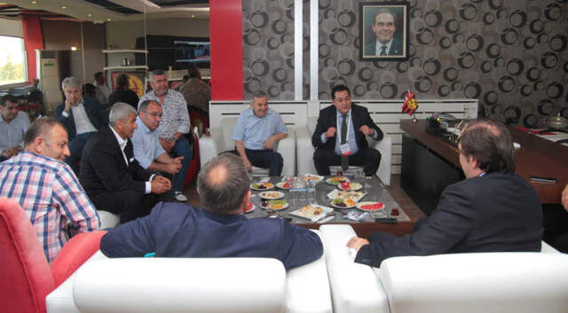 TFF Başkanı Yıldırım Demirören, Eskişehirspor'u Ziyaret Etti TFF Başkanı Yıldırım Demirören, Eskişehirspor'u Ziyaret Etti