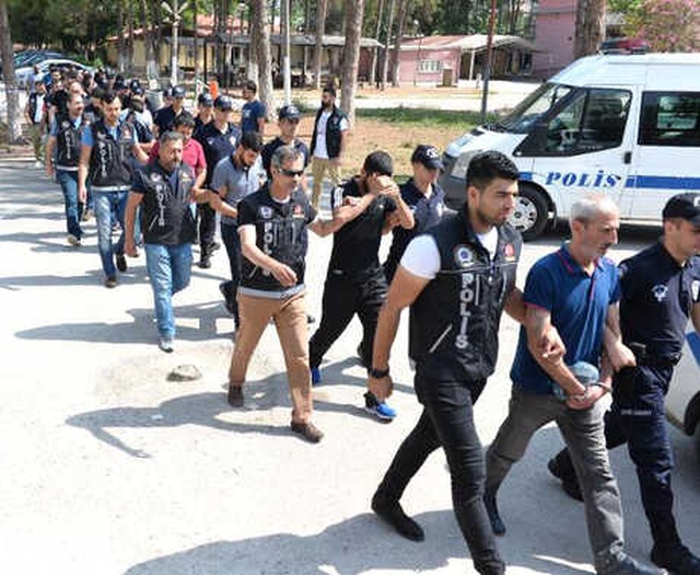 Adana'da Uyuşturucu Operasyonunda 17 Kişi Tutuklanınca 150 Kişi Adliyeyi Bastı!