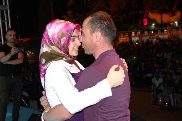 Afrin'de Görevli Uzman Çavuş'tan Sevgilisine Sahnede Evlenme Teklifi