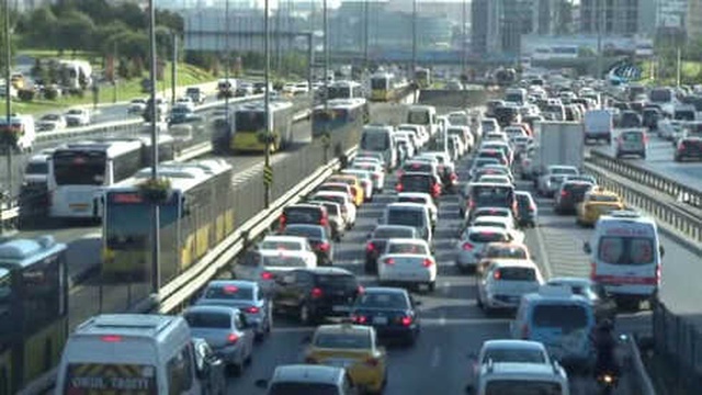 <a class='keyword-sd' href='/istanbul/' title='İstanbul'>İstanbul</a>'da Bayram Trafiği Başladı