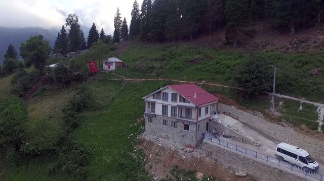 Trabzon'da Şehit Edilen Eren Bülbül'ün Ailesine Ev Hediye Edildi