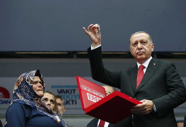 Trabzon'da Şehit Edilen Eren Bülbül'ün Ailesine Ev Hediye Edildi