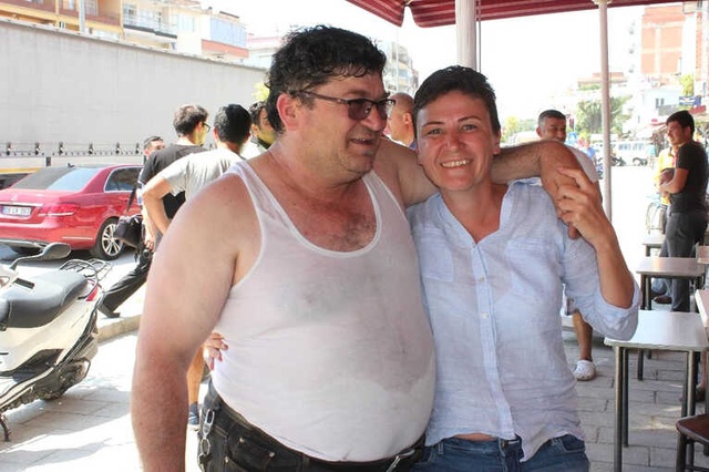Öfkeli Sürücü, Önce Önündeki TIR'a 3 Kere Çarptı Sonra Fotoğraf Çektirdi