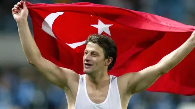 Türkiye'ye Futbolda En Büyük Başarısını Yaşatan 2002 Dünya Kupası Kadrosu Şimdi Ne Yapıyor?