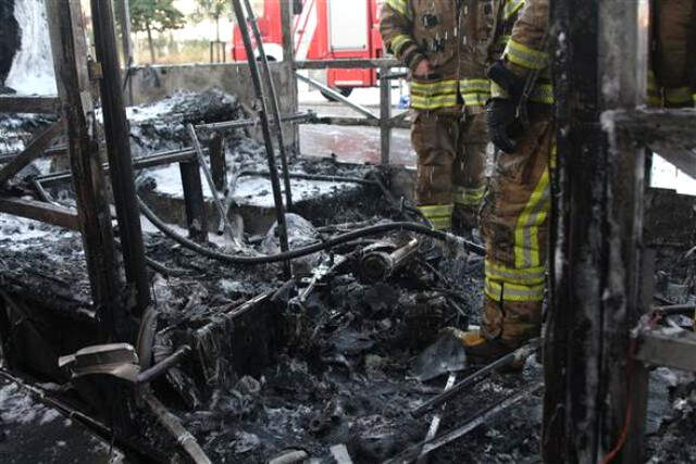 Gaziosmanpaşa'da Alev Alev Yanan Halk Otobüsünden Çıkan Motosiklet, Ekipleri Şoke Etti!