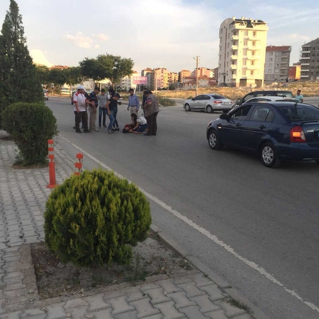 Karaman'da Köpekten Kaçan Çocuğa, Otomobil Çarpıp Kaçtı