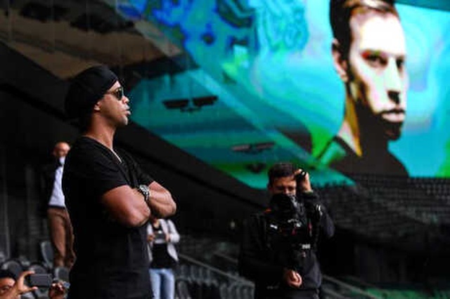 Ronaldinho'dan Rusya'daki Türk Yapımı Stada Ziyaret
