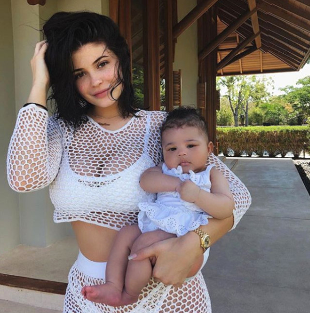 Yeni Doğan Bebeğinin Kaçırılmasıyla İlgili Tehdit Alan Kylie Jenner, Güvenlik Önlemlerini Arttırdı