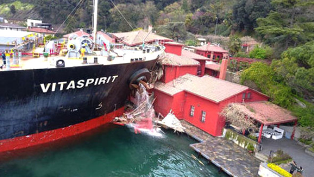 Arızalanan Geminin Kaptanı Yardım İsteyince Boğazda Kırmızı Alarm Verildi