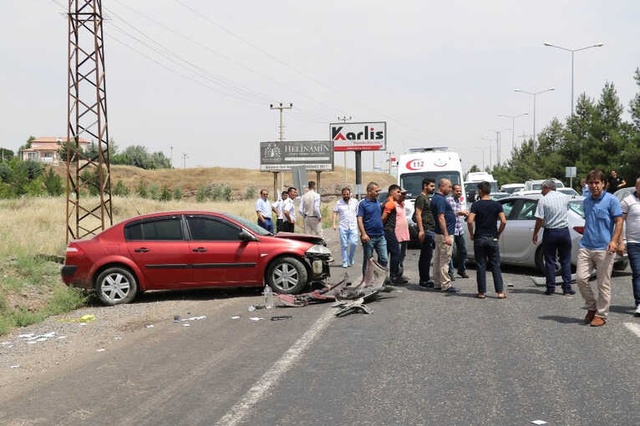 Diyarbakır'a Giderken Kaza Geçiren Aileye Bayram Zehir Oldu: 7 Yaralı