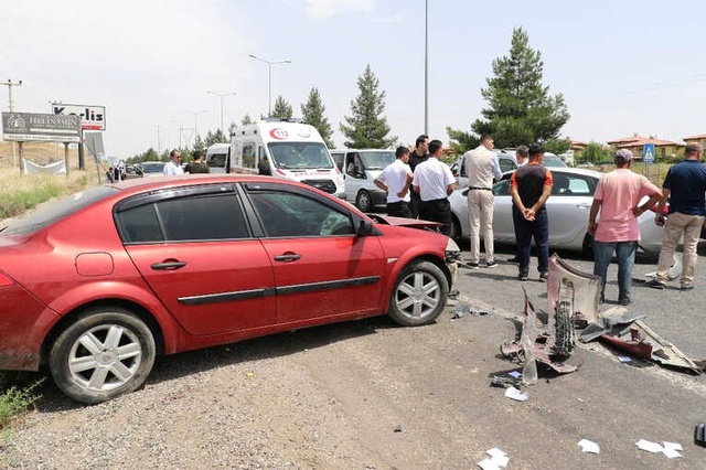 Diyarbakır'a Giderken Kaza Geçiren Aileye Bayram Zehir Oldu: 7 Yaralı