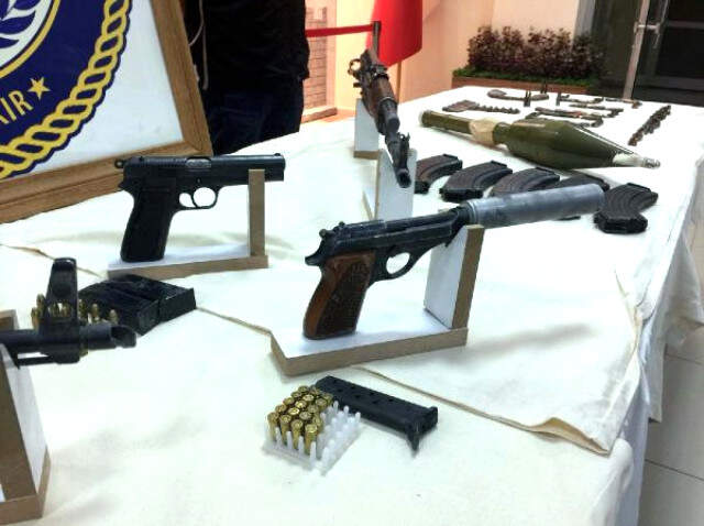 Gitar Kutusundan Cephanelik Çıktı Gitar Kutusundan Cephanelik Çıktı