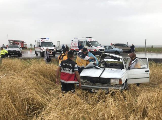 İki Otomobilin Çarpıştığı Kaza Aynı Aileden 4 Kişiyi Hayattan Kopardı